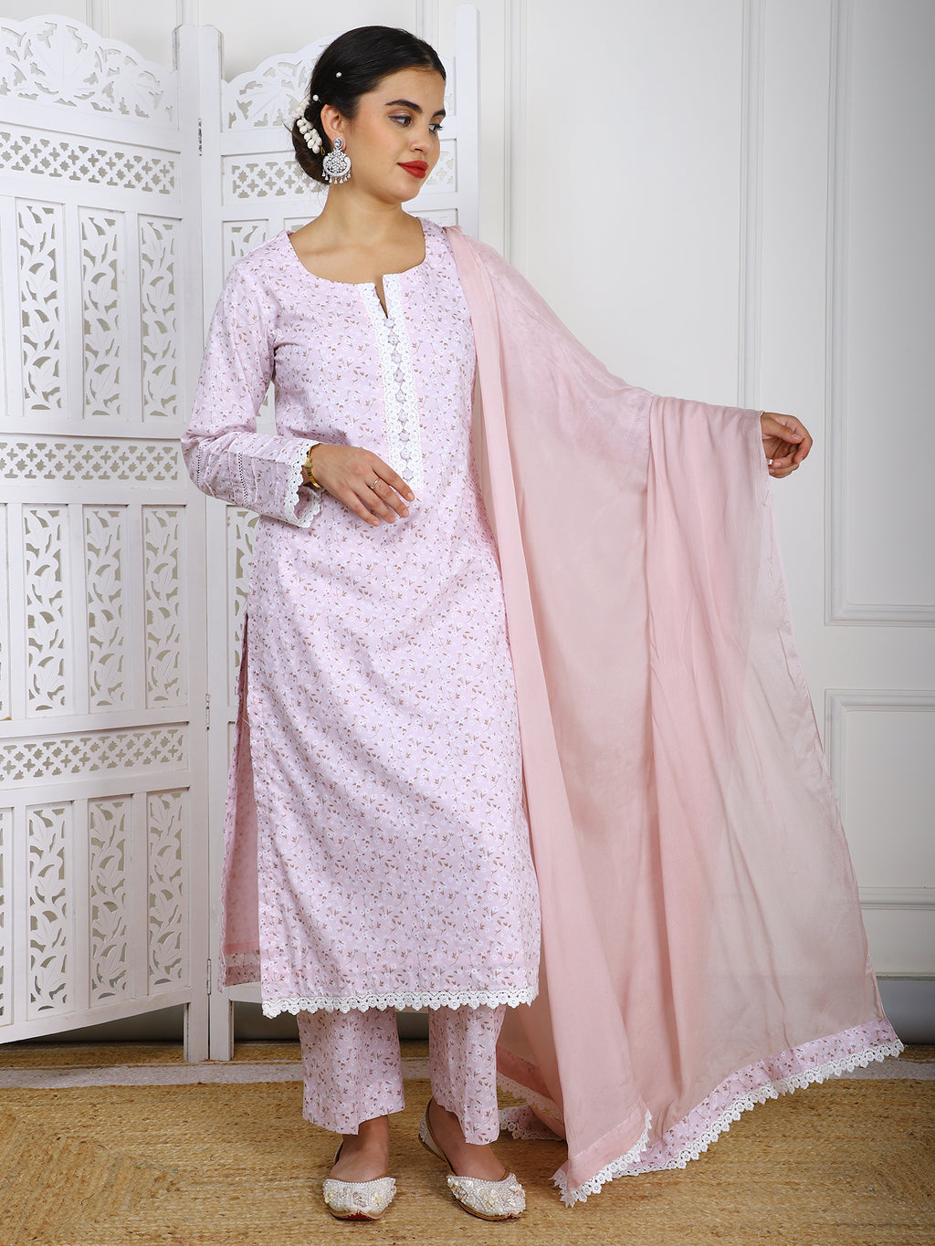 2 Piece – Light Pink Floral Lawn Cotton Suit with Lace Detailing