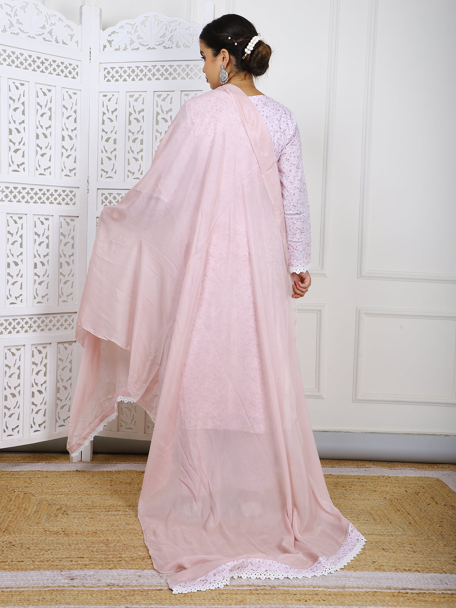 2 Piece – Light Pink Floral Lawn Cotton Suit with Lace Detailing