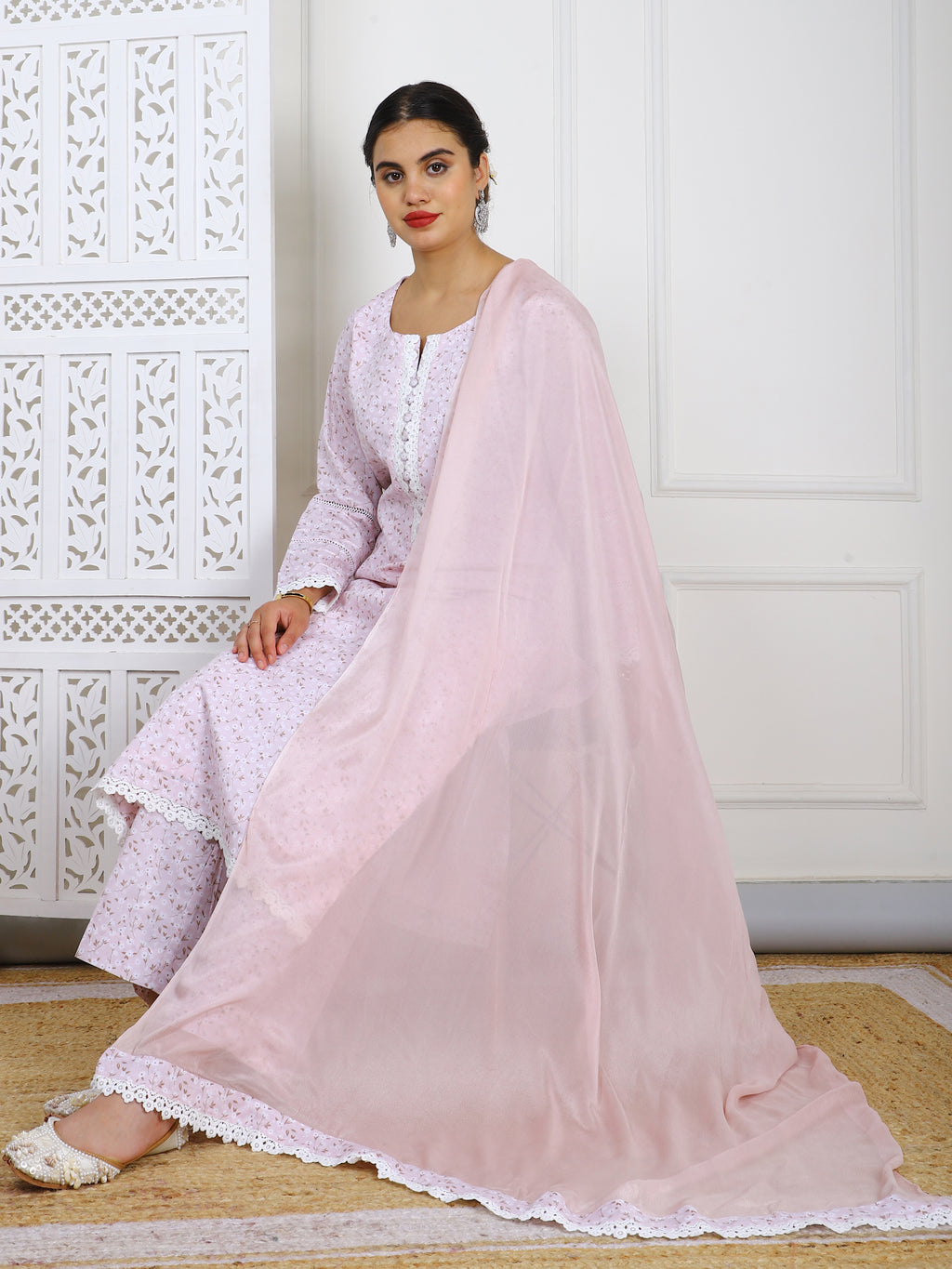 2 Piece – Light Pink Floral Lawn Cotton Suit with Lace Detailing