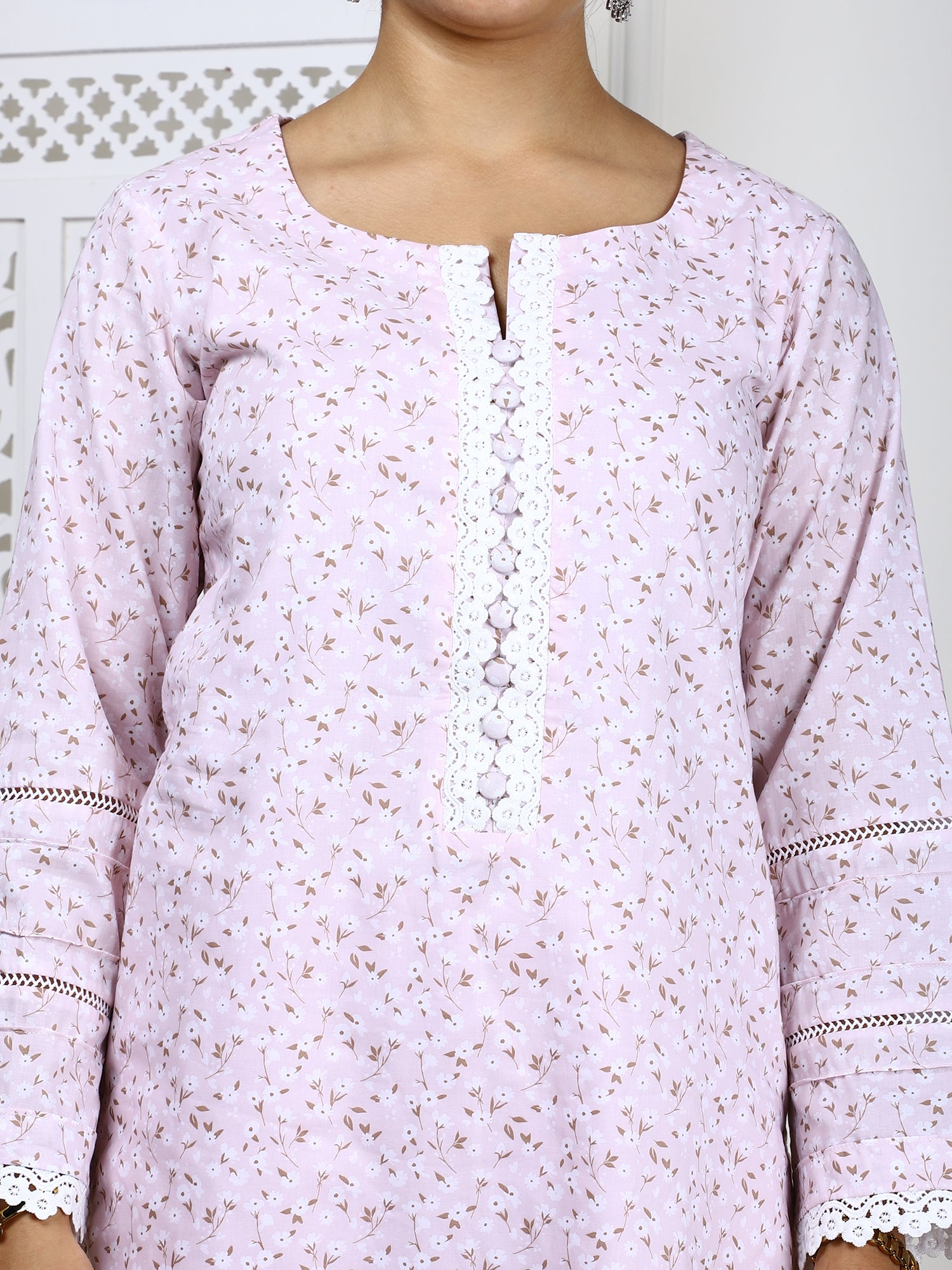 2 Piece – Light Pink Floral Lawn Cotton Suit with Lace Detailing
