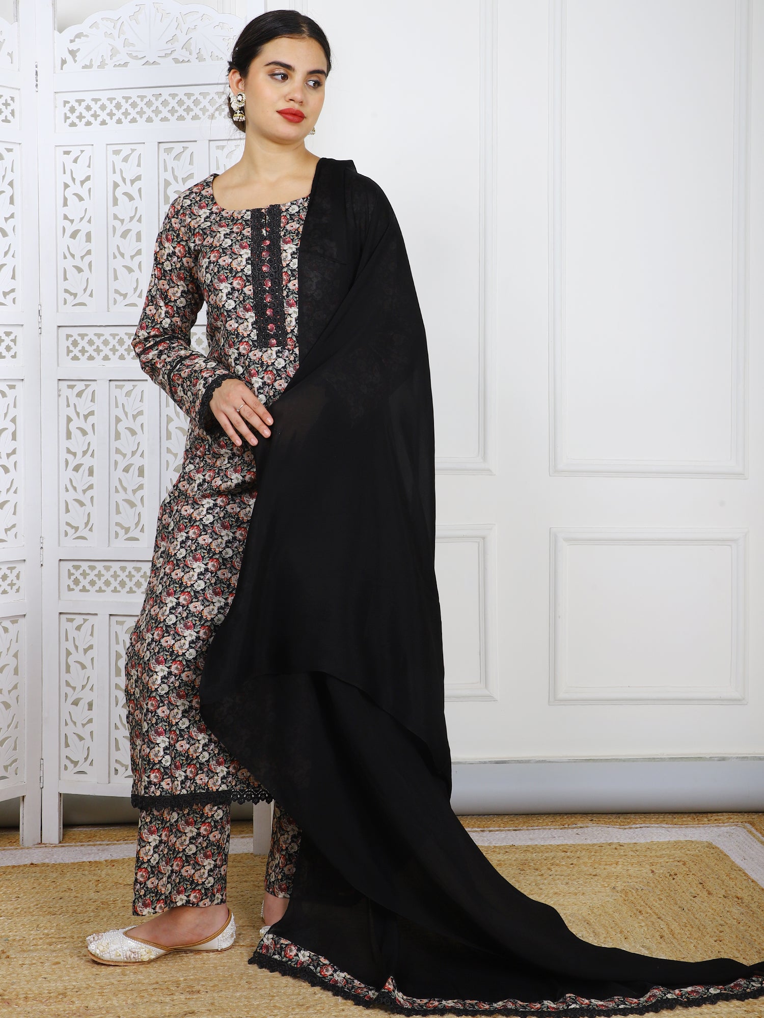 Comfortable and airy fit, ideal for everyday wear or casual gatherings.