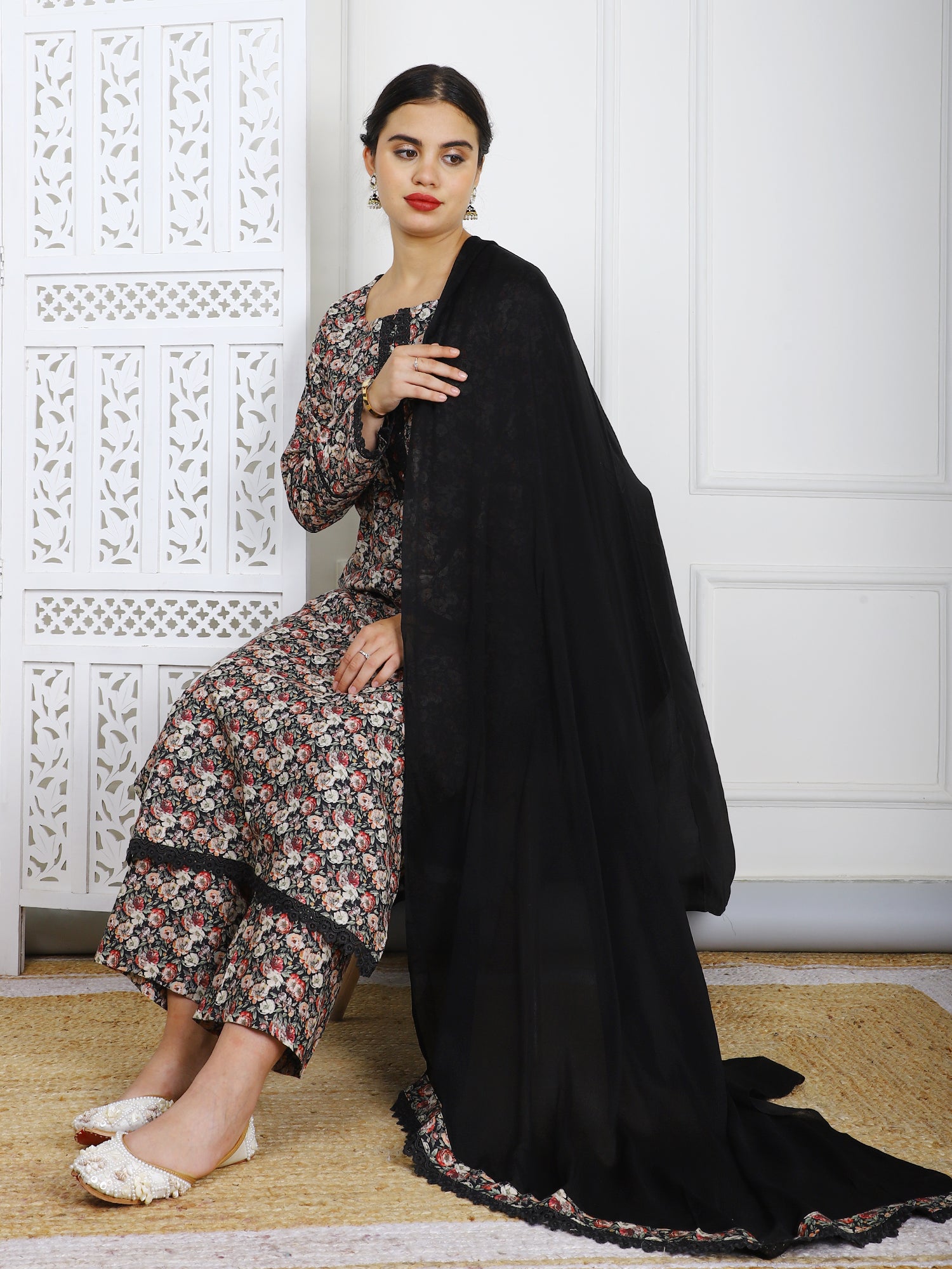 Comfortable and airy fit, ideal for everyday wear or casual gatherings.